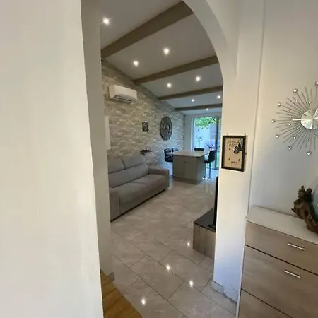 Maison Au Pied De Chateauvallon בית נופש