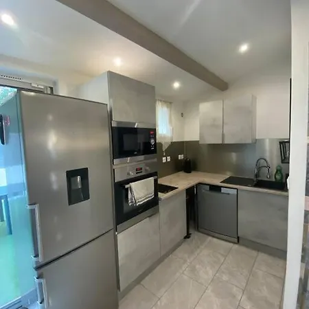 Maison Au Pied De Chateauvallon בית נופש טולון